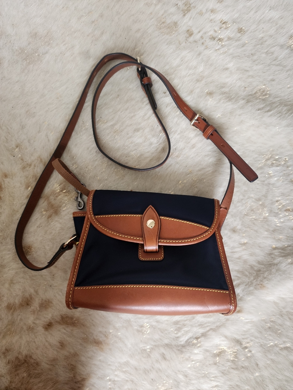 Dooney & Bourke Wayfarer Zip Crossbody Naby Blue And Tan